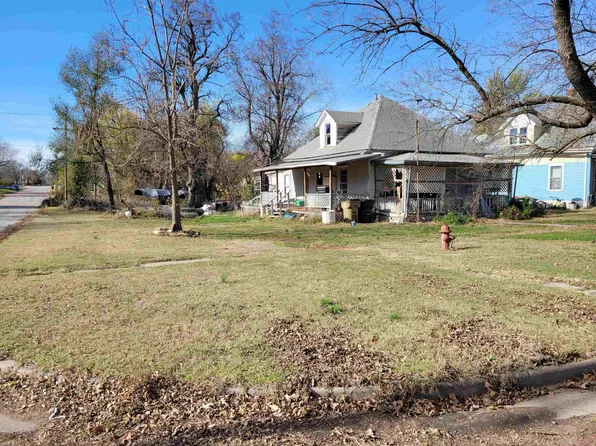 401 N Vine St, Peabody, KS 66866