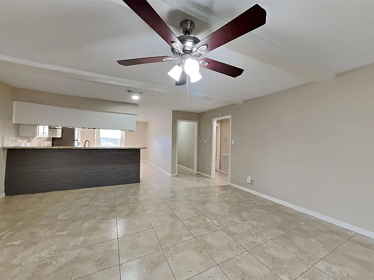 3202 Vandyke Dr — Photo 2