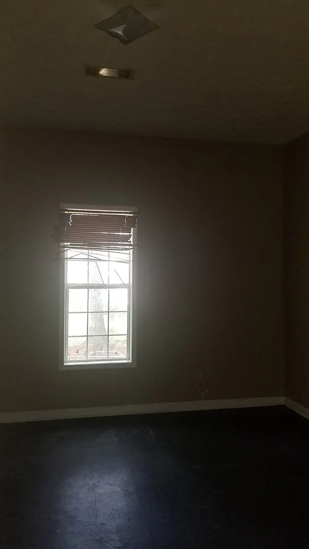 2 Bed 2 Bath — Photo 4