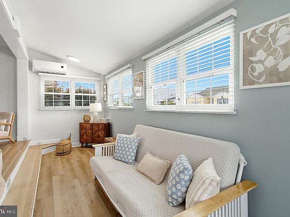 5th image of 61 Archer Ave S