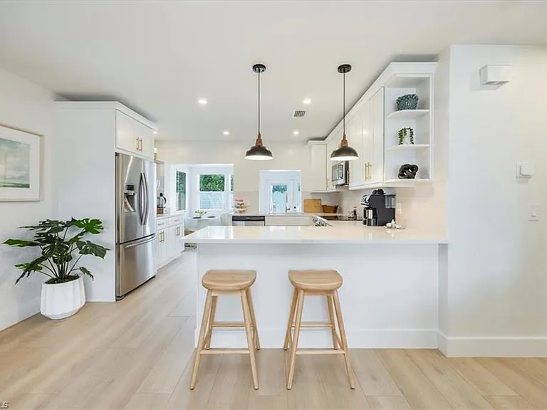 4523 Fluvia Ave — Photo 7