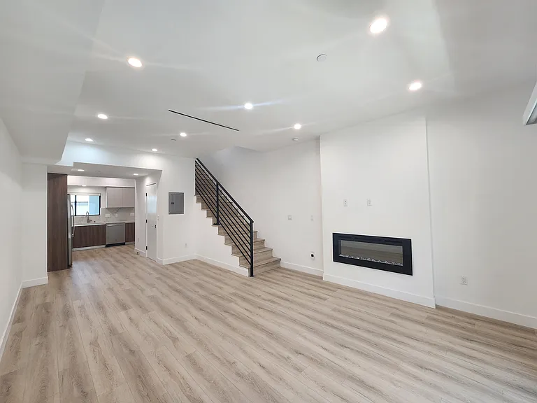 6061 Fulton Ave #6 — Photo 31