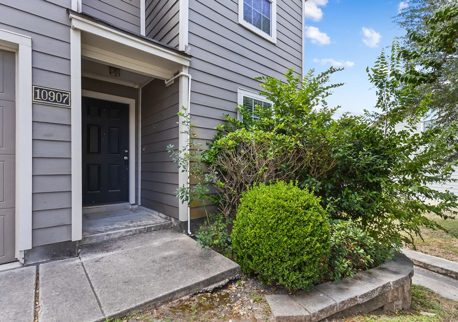 4 bedrooms, 2.5 bathrooms located in Cimarron Trail Subdivision — Photo 3