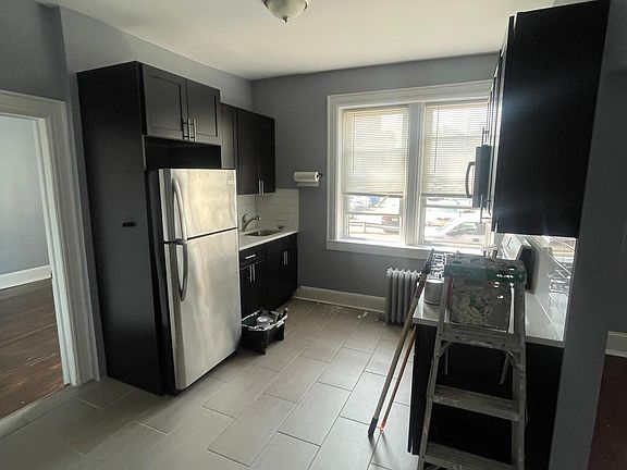 5th image of 253 Lafayette Ave #5