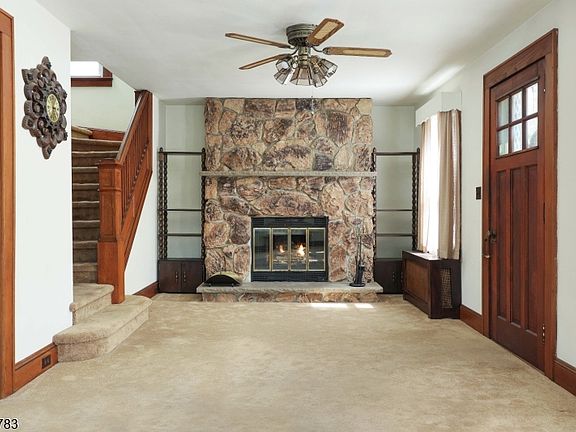 3rd image of 298 Hemlock Ave