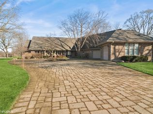 2323 Coach Rd, Long Grove, IL 60047