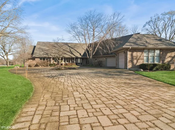 2323 Coach Rd, Long Grove, IL 60047