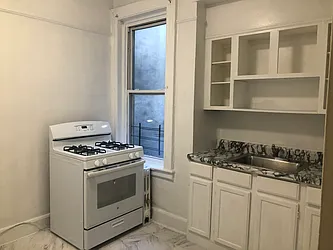 Rented by Tran Real Estate Inc.