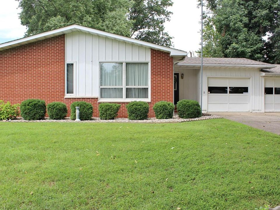 1st image of 304 Lakeshore Dr