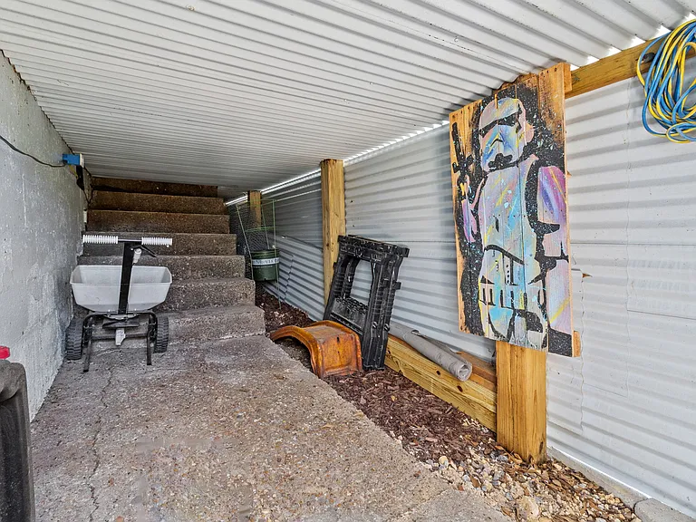 969 Henderson Ave — Photo 47