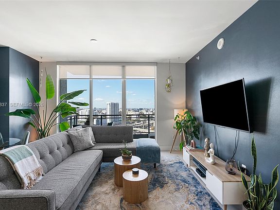 3rd image of 90 SW 3rd St APT 2706