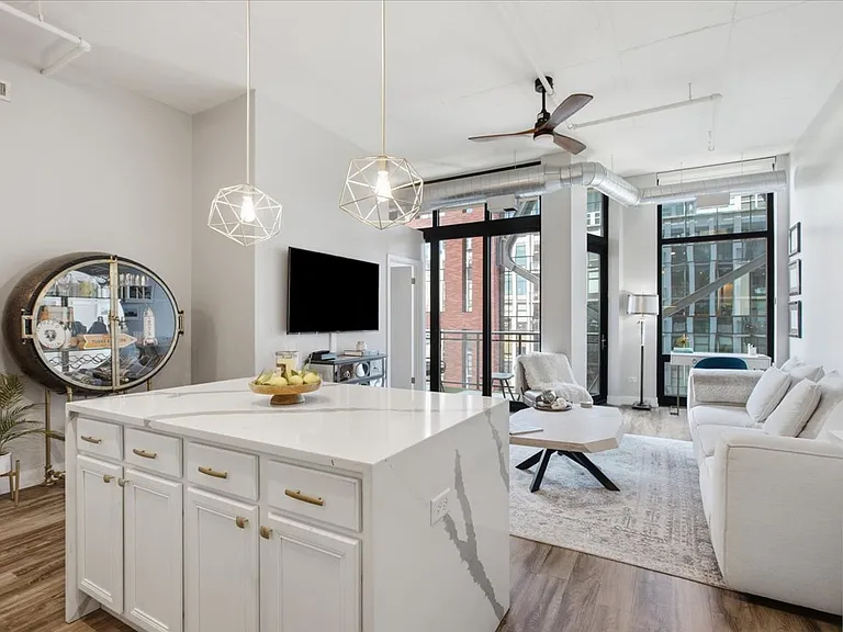 740 W Fulton St #1108 — Photo 3