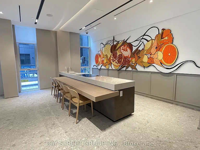 10 Oak St #902 — Photo 20