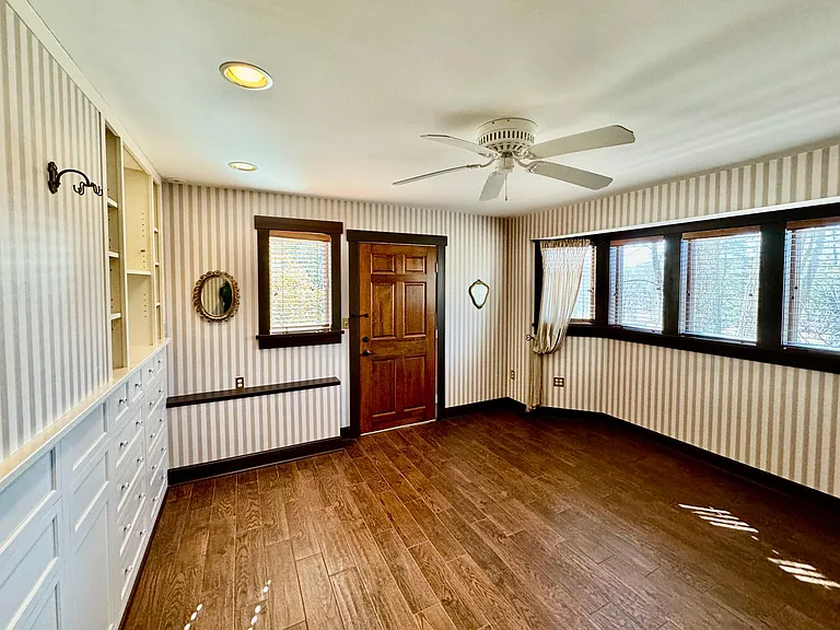 315 Bayview St — Photo 54