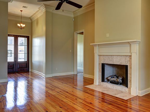 4th image of 200 Dunvegan Ct