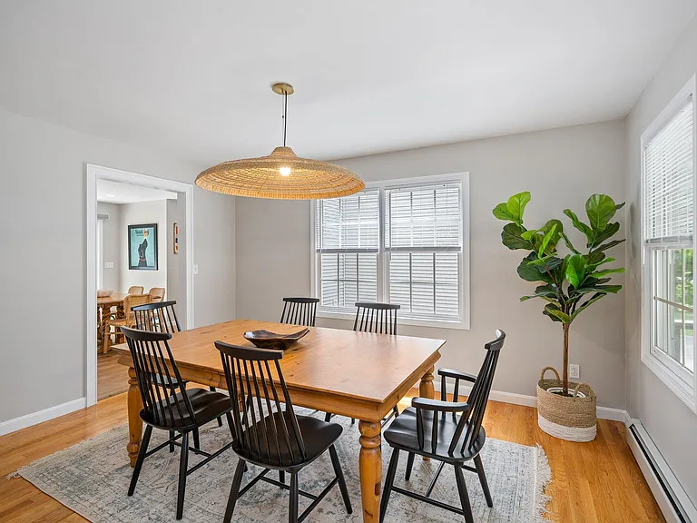 Dining room.