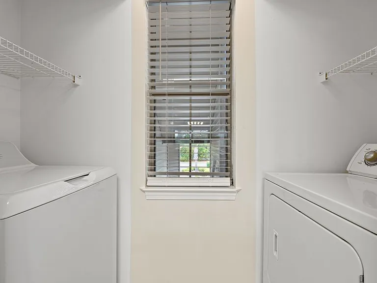 412 Pinehurst Ln #15F — Photo 18