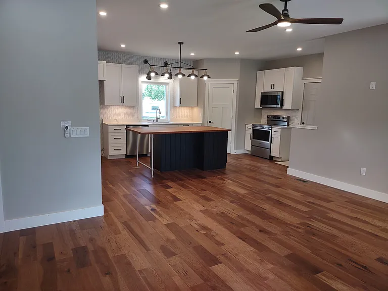 302 W Crawford Ave — Photo 1