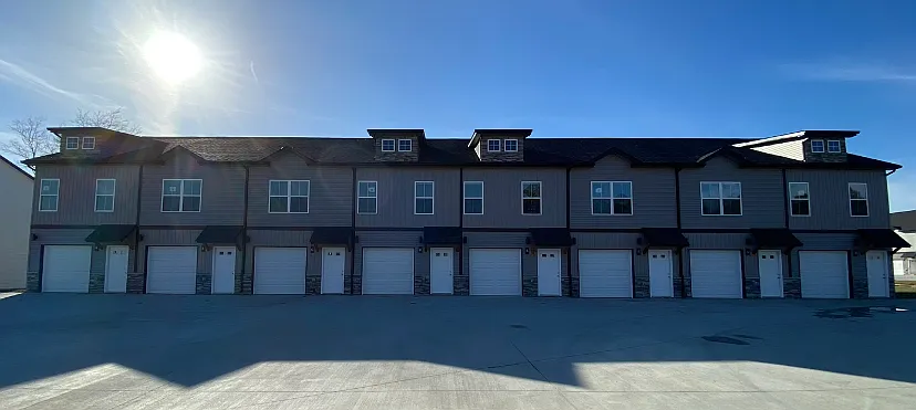 1040 Glenkirk Drive - H — Photo 1
