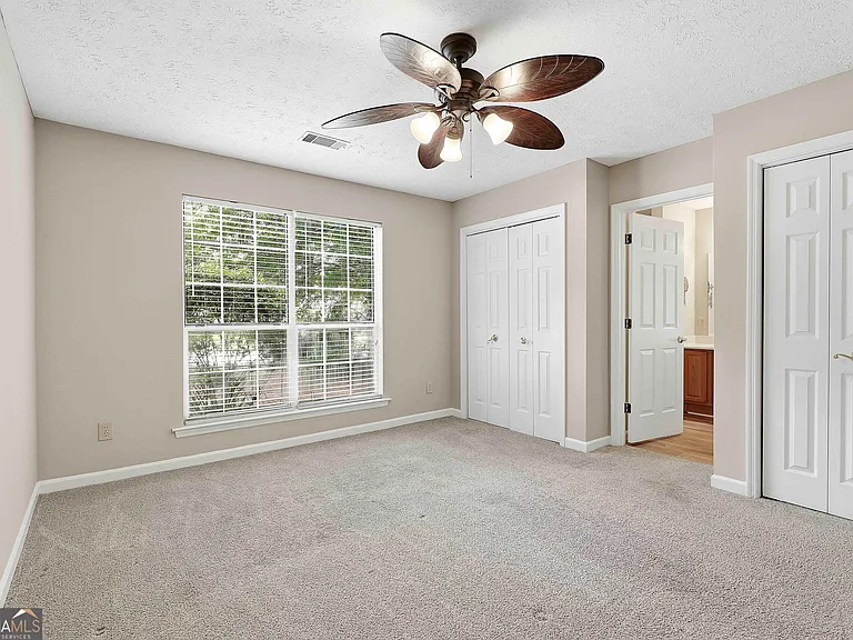 518 Longwood Ln — Photo 24