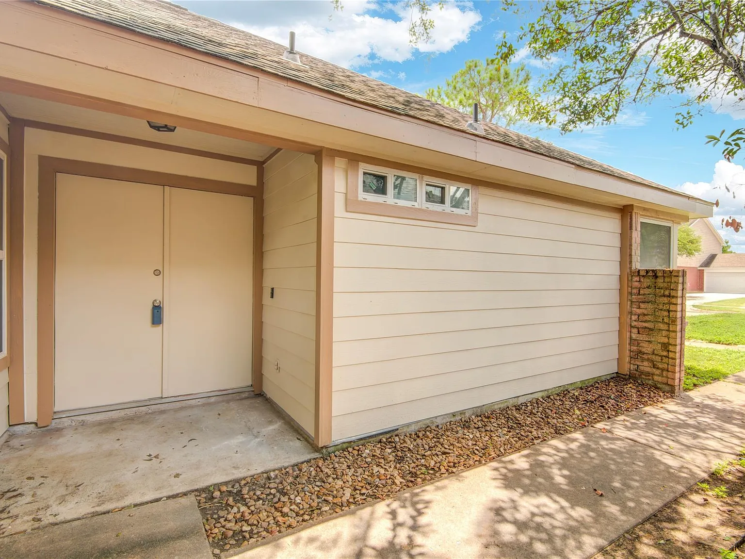 3 bed, 2.0 bath, 1498 sqft, $1,800 — Photo 3