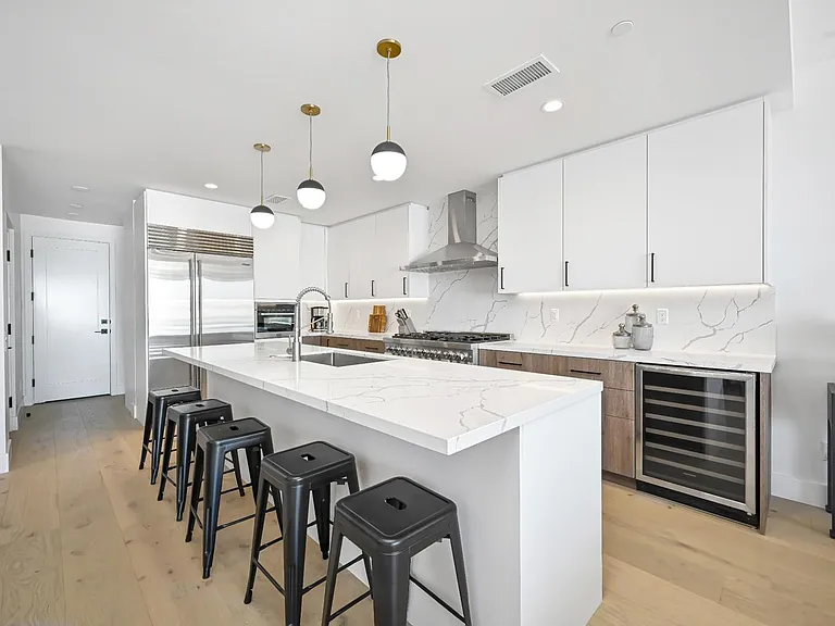 413 E Edgewater Ave — Photo 9