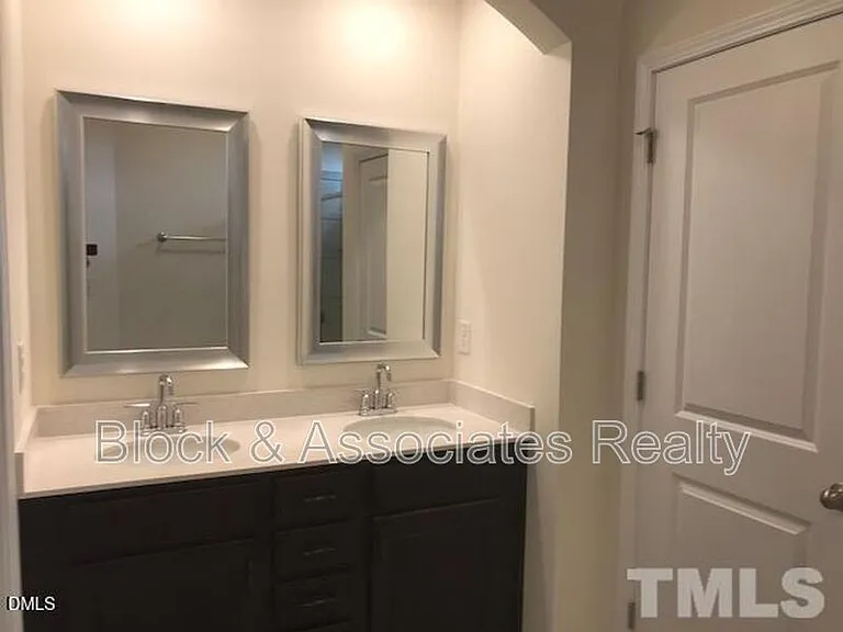 6039 Beale Loop — Photo 8