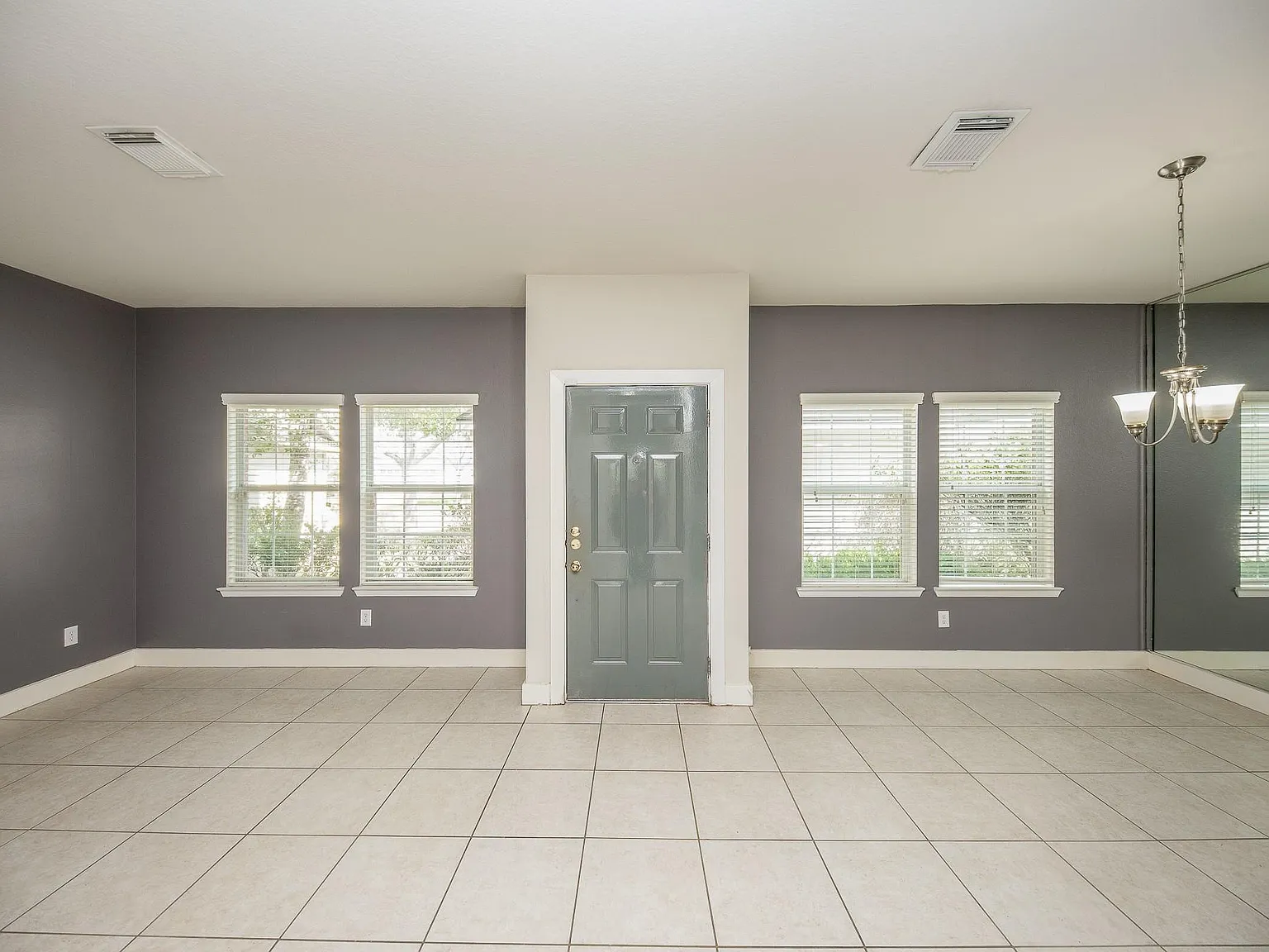 3 bed, 2.5 bath, 2109 sqft, $1,925 — Photo 4