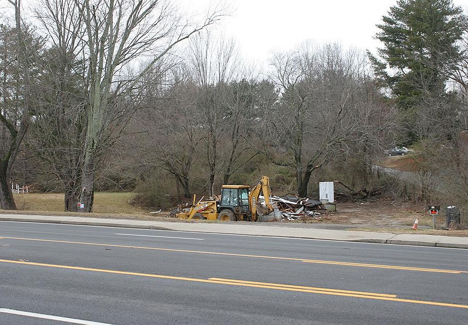 2nd image of 629 S Willow Ave