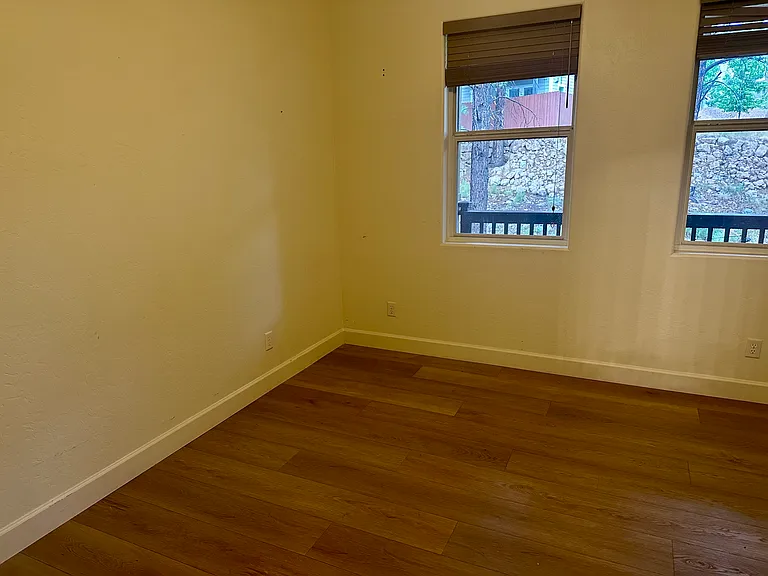 930 E Sterling Ln — Photo 16
