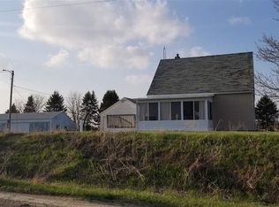 5034 W Griffith Rd, Hudson, IA 50643