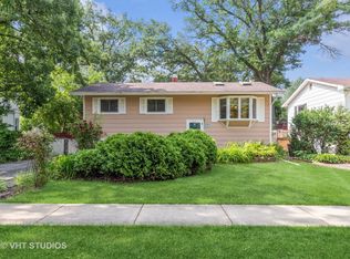 335 S Lakeshore Dr, Mundelein, IL 60060