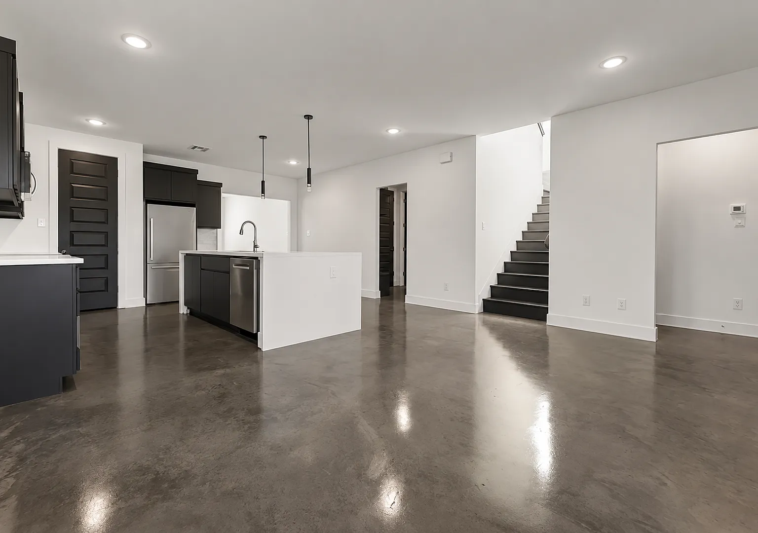 Luxury 4 Bedroom in South College Station — Photo 3