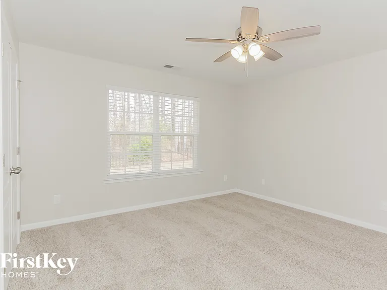 1057 McLaren Dr — Photo 11