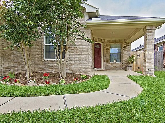 Manicured Walkway to Covered Front Porch