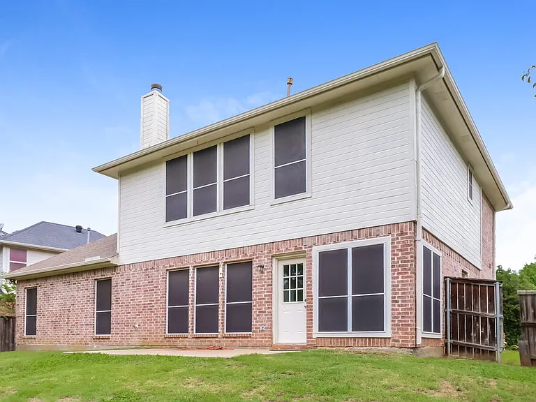 703 Biscayne Dr — Photo 17