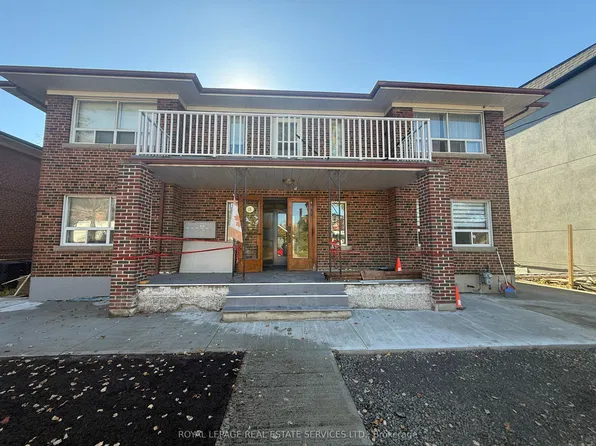 19 Roseland Dr E #6, Toronto, ON M8W 1Y3