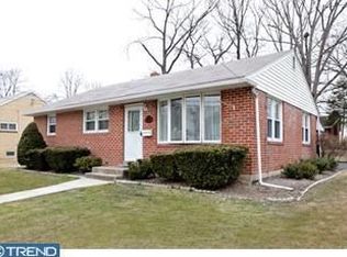 400 Sylvania Ave, Folsom, PA 19033