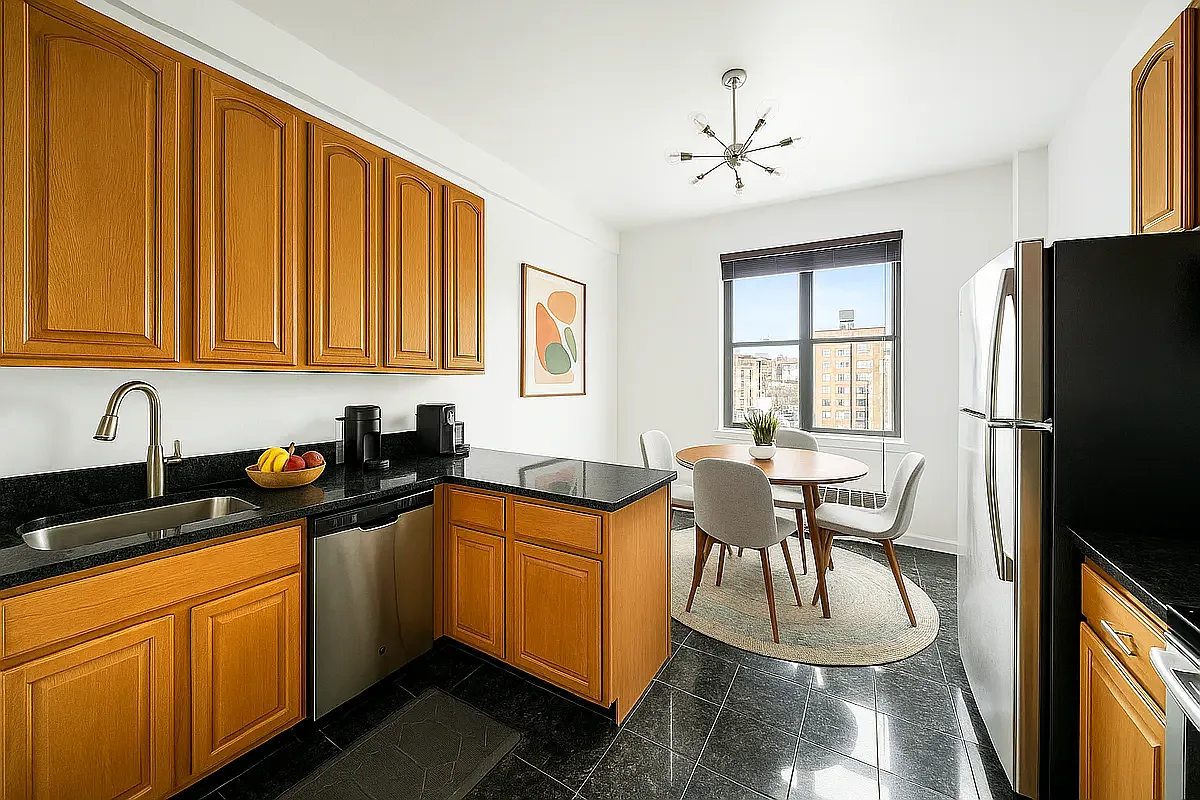 Building Photo - 215 W 101st St #7W