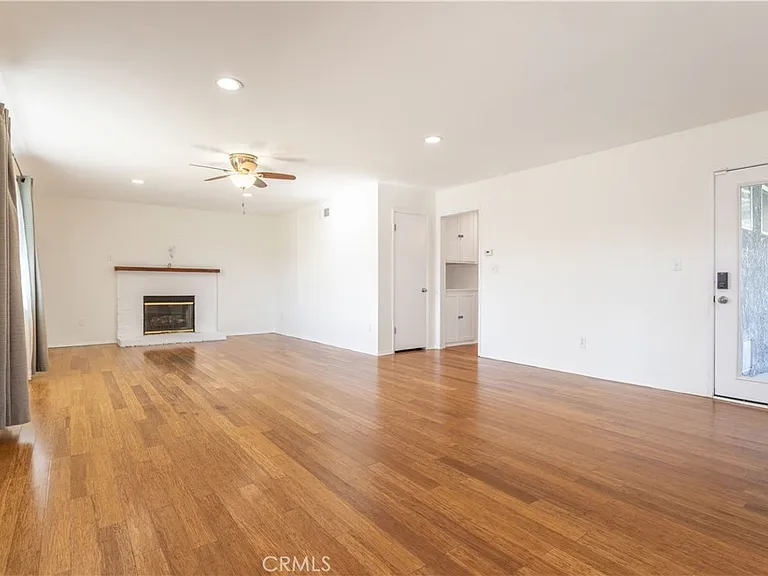 19233 Napa St — Photo 3