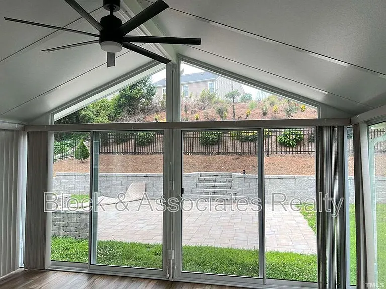 5013 Marathon Ln — Photo 12
