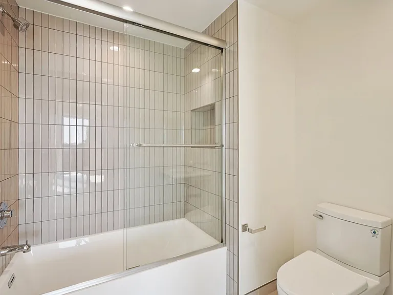 10431 Santa Monica — Photo 32