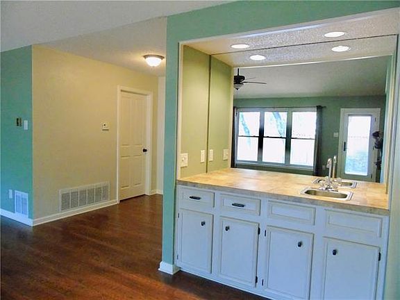 4th image of 4506 Oak Creek Dr