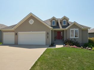 17812 Grey Hawke Rdg, Smithville, MO 64089