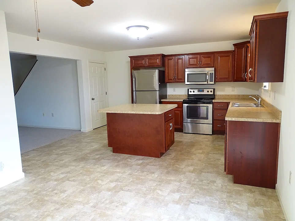 3 bed, 1.5 bath, 1440 sqft, $1,695 — Photo 4