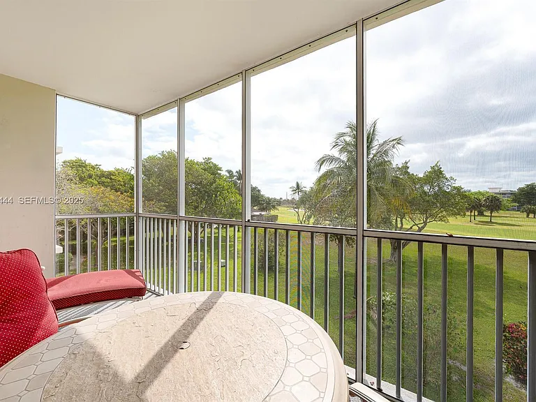 2800 N Palm Aire Dr #309 — Photo 15