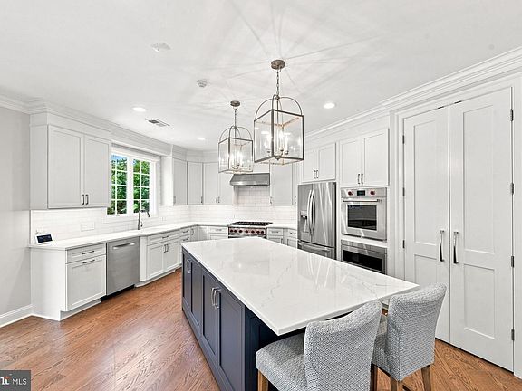 3rd image of 502 Macarthur Ave NE