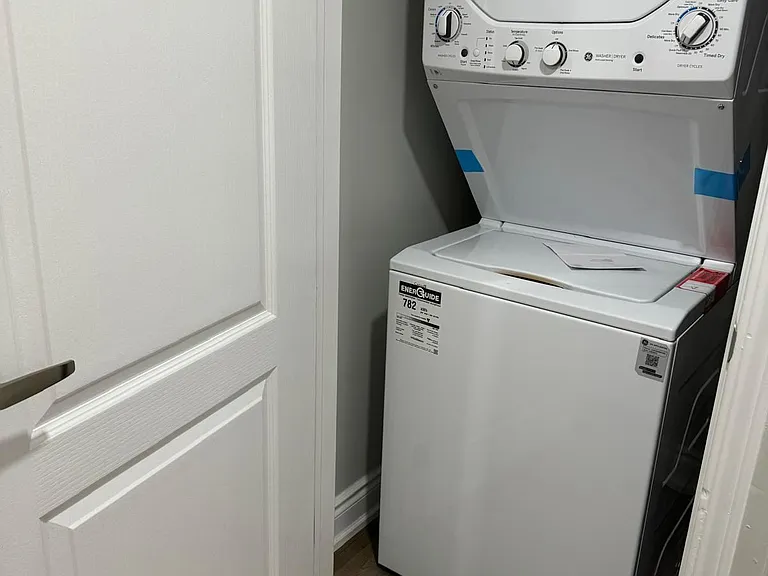 42 Cadillac Cres S #BASEMENT — Photo 3