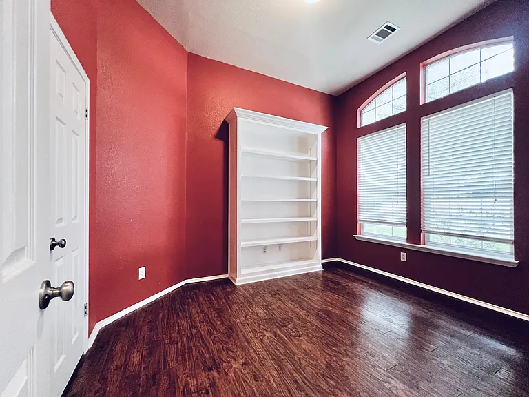 2323 Little Elm Trl — Photo 4