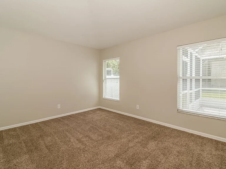 633 Straw Lake Dr — Photo 12